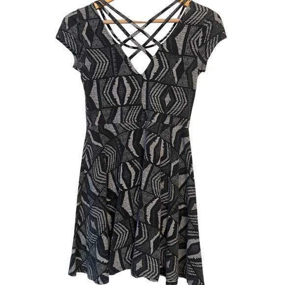 Aeropostale Women's Medium Black & White Geometric  Boho Fit & Flare Mini Dress - Picture 2 of 16